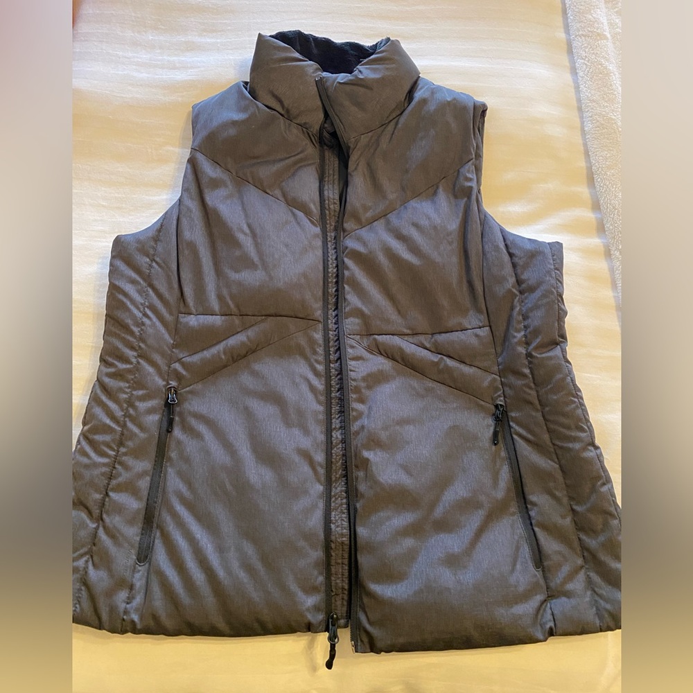 Champion Women's Gray Down Filled Soft Puffer Vest size XL Excellent Condition!